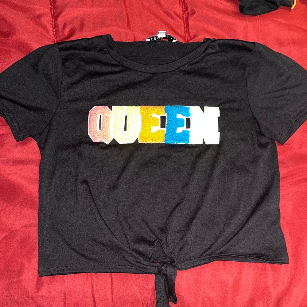 “QUEEN” Multicolored Black Crop Top